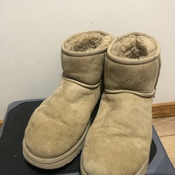 UGG 1016222 Classic Mini II Women's Chestnut Winter Ankle Boots Size 8 - Picture 1 of 14